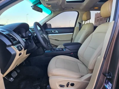 2016 Ford Explorer XLT 6 Cylinders Petrol Engine Brown Beige SUV GCC Specs Automatic