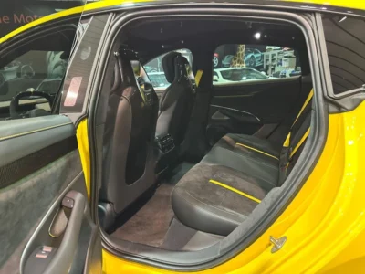 2025 XIAOMI SU7 ULTRA Electric Vehicle Yellow Black Sedan CARBON PACKAGE FULLY LOADED
