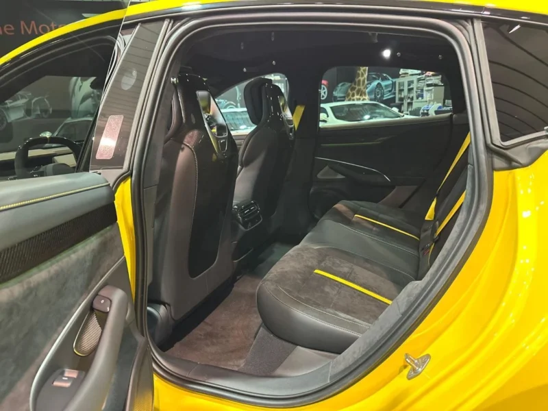 2025 XIAOMI SU7 ULTRA Electric Vehicle Yellow Black Sedan CARBON PACKAGE FULLY LOADED