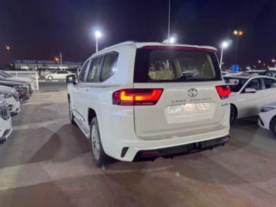 2026 Toyota Land Cruiser VX 3.5 Litres 6 Cylinders Petrol Engine White Beige SUV GCC Specs