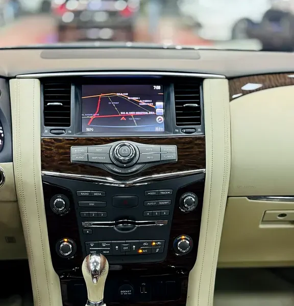 2019 Nissan Patrol SE Titanium 4.0Litres V6 Petrol Engine Silver Beige SUV GCC Specs
