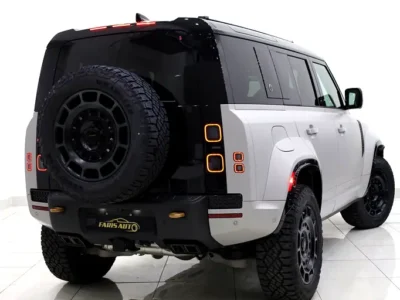 2026 Land Rover Defender 110 OCTA P635 4.4L 8 Cylinders Petrol Engine White Black SUV