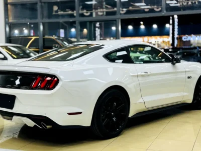 2017 Ford Mustang GT 8 Cylinders Petrol Engine White Black Coupe GCC Specs Manual