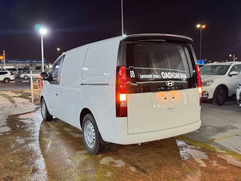 2025 Hyundai Staria 2.3 Litres 4 Cylinders Diesel Engine White Grey Van GCC Specs Mid Options
