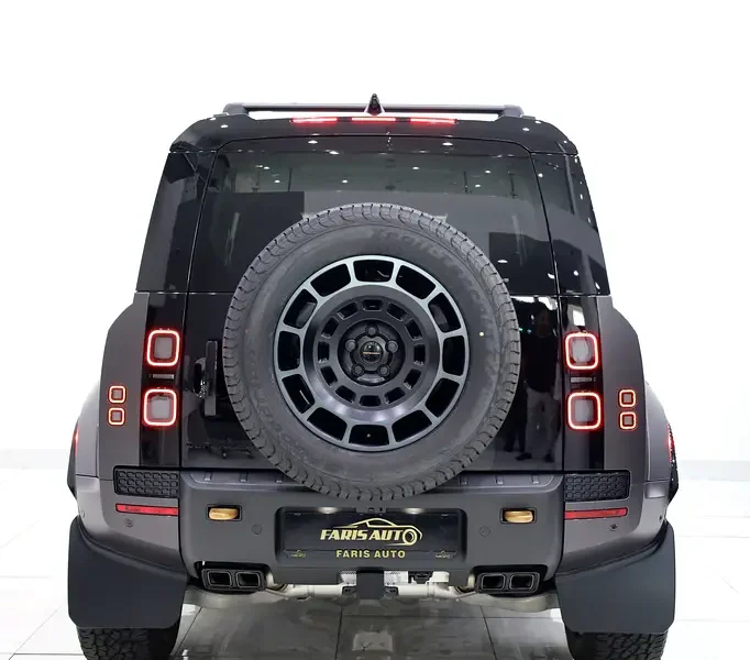 2026 Land Rover Defender 110 OCTA P635 4.4L 8 Cylinders Petrol Engine Grey Tan SUV