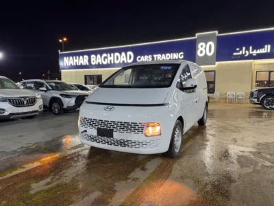 2025 Hyundai Staria 2.3 Litres 4 Cylinders Diesel Engine White Grey Van GCC Specs Mid Options
