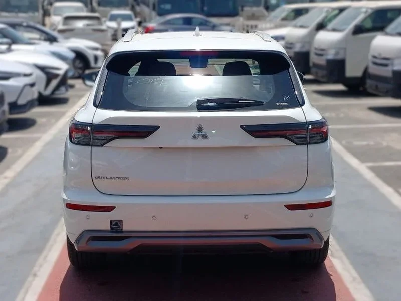 2026 Mitsubishi Outlander PREMIUM LAUNCH EDITION P Line 2.5L 4 Cylinders White Burgundy SUV