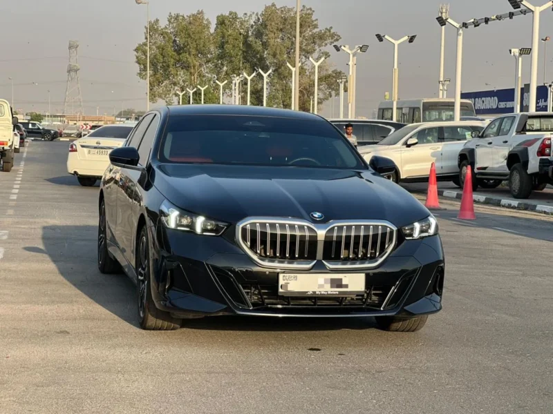 2026 BMW 525I 4 Cylinders Petrol Engine Blue Red Sedan Automatic Chinese Specs