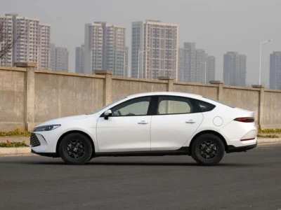 2025 BYD QIN PLUS STD 1.5 Litres 4 Cylinders PLUG-IN HYBRID White Beige Sedan Automatic