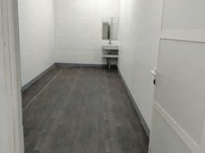 SPACIOUS AND WELL KEPT STORAGE UNIT WITH A WASHBASIN AVAILABLE IN AL QUOZ 1