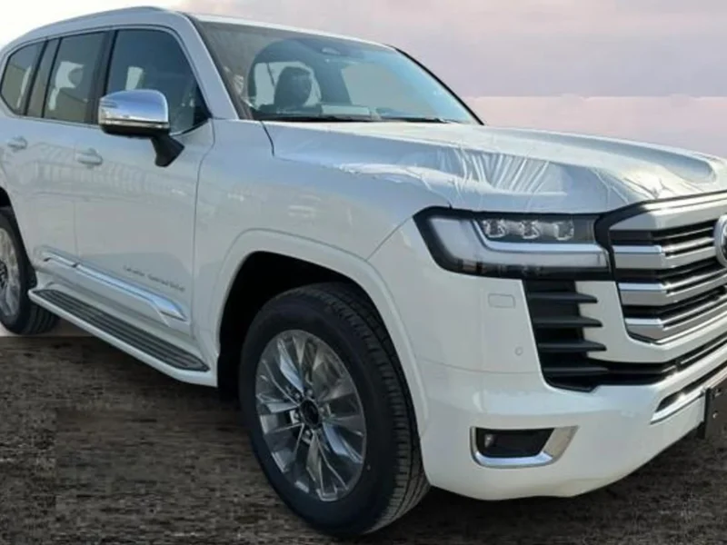 2025 TOYOTA Land Cruiser 300 VX 3.5L TT 6 Cylinders FULL OPTION White Black SUV GCC