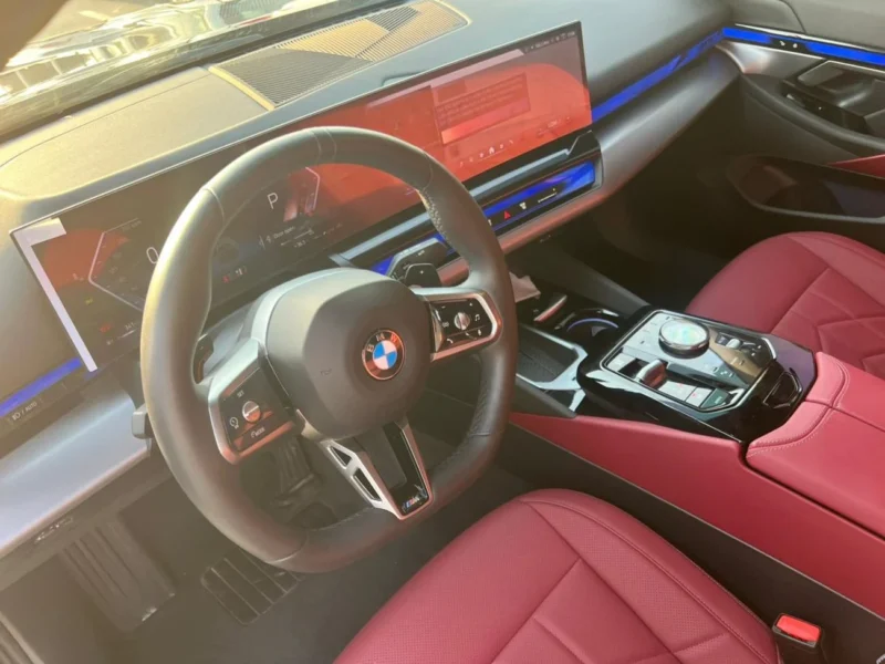 2026 BMW 525I 4 Cylinders Petrol Engine Blue Red Sedan Automatic Chinese Specs