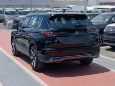 2026 Mitsubishi Outlander PREMIUM LAUNCH EDITION P Line 2.5L 4 Cylinders Black Red SUV
