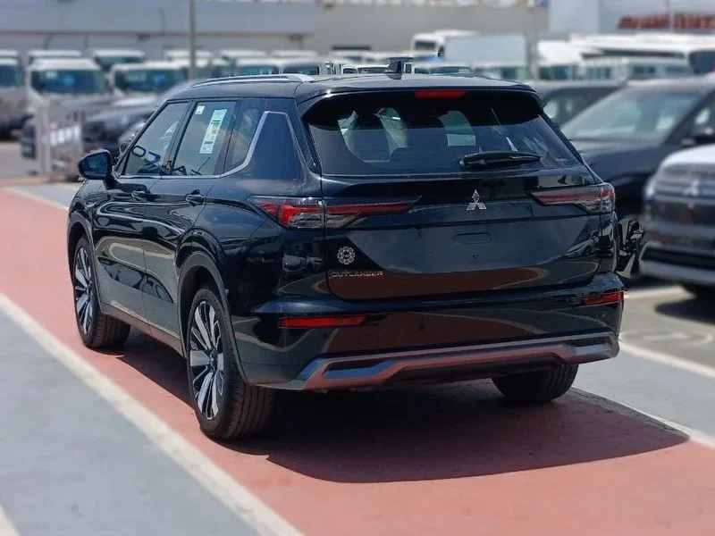 2026 Mitsubishi Outlander PREMIUM LAUNCH EDITION P Line 2.5L 4 Cylinders Black Red SUV