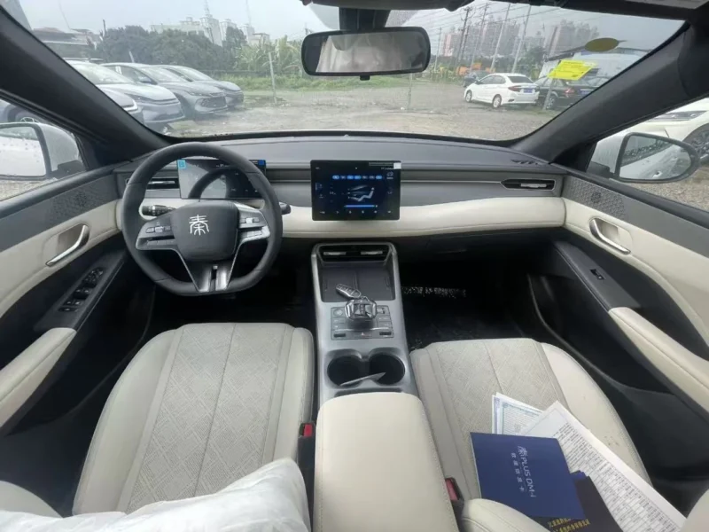 2025 BYD QIN PLUS STD 1.5 Litres 4 Cylinders PLUG-IN HYBRID White Beige Sedan Automatic