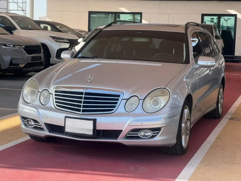 2008 Mercedes-Benz E 350 4MATIC 3.5 Litres V6 Petrol Engine Silver Black Hatchback