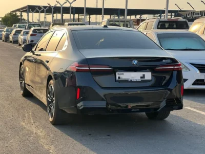 2026 BMW 525I 4 Cylinders Petrol Engine Blue Red Sedan Automatic Chinese Specs