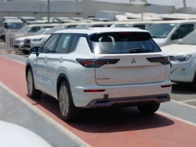 2026 Mitsubishi Outlander PREMIUM LAUNCH EDITION P Line 2.5L 4 Cylinders White Burgundy SUV