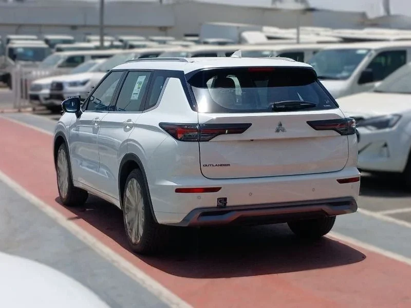 2026 Mitsubishi Outlander PREMIUM LAUNCH EDITION P Line 2.5L 4 Cylinders White Burgundy SUV
