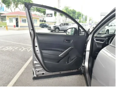 2025 Toyota Corolla Cross XLE Elite HEV 2.0 Litres 4 Cylinders White Black SUV Automatic