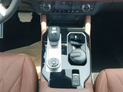 2026 Mitsubishi Outlander PREMIUM LAUNCH EDITION P Line 2.5L 4 Cylinders White Burgundy SUV