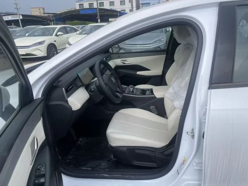 2025 BYD QIN PLUS STD 1.5 Litres 4 Cylinders PLUG-IN HYBRID White Beige Sedan Automatic