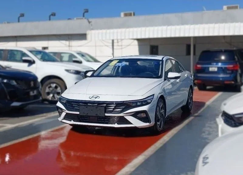 2025 Hyundai Elantra COMFORT 1.5 Litres 4 Cylinders Petrol Engine White Grey Sedan