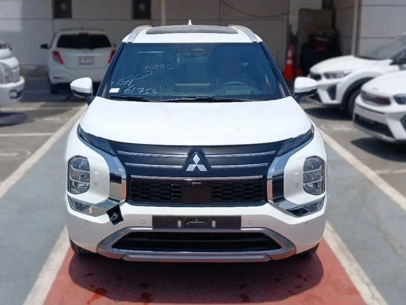 2026 Mitsubishi Outlander PREMIUM LAUNCH EDITION P Line 2.5L 4 Cylinders White Burgundy SUV