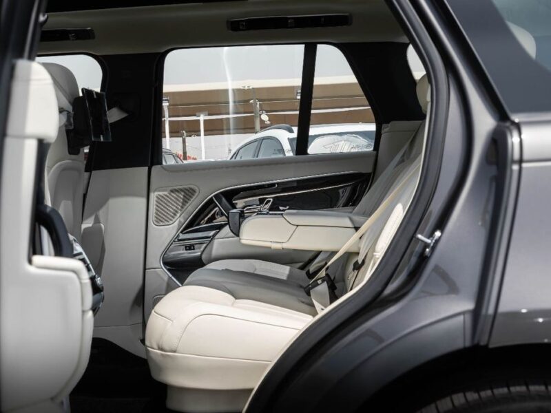 2026 Land Rover Range Rover HSE P400 3.0 L Inline-6 Petrol CHARENTE GREY White SUV GCC