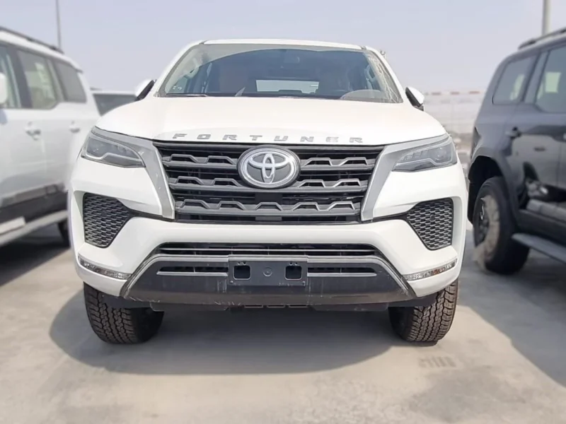 2025 TOYOTA FORTUNER 2.7 Litres 4 Cylinders Petrol Engine White Beige SUV GCC Specs