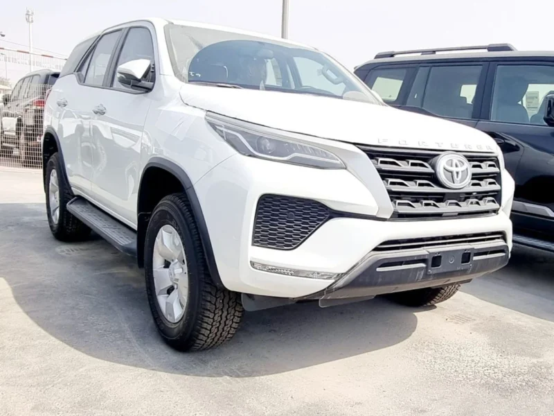 2025 TOYOTA FORTUNER 2.7 Litres 4 Cylinders Petrol Engine White Beige SUV GCC Specs