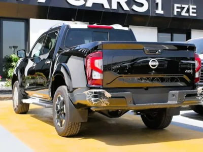 2025 Nissan Navara 2.5 Litres 4 Cylinders Petrol Engine Black Pickup Truck GCC Specs