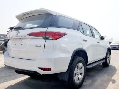 2025 TOYOTA FORTUNER 2.7 Litres 4 Cylinders Petrol Engine White Beige SUV GCC Specs