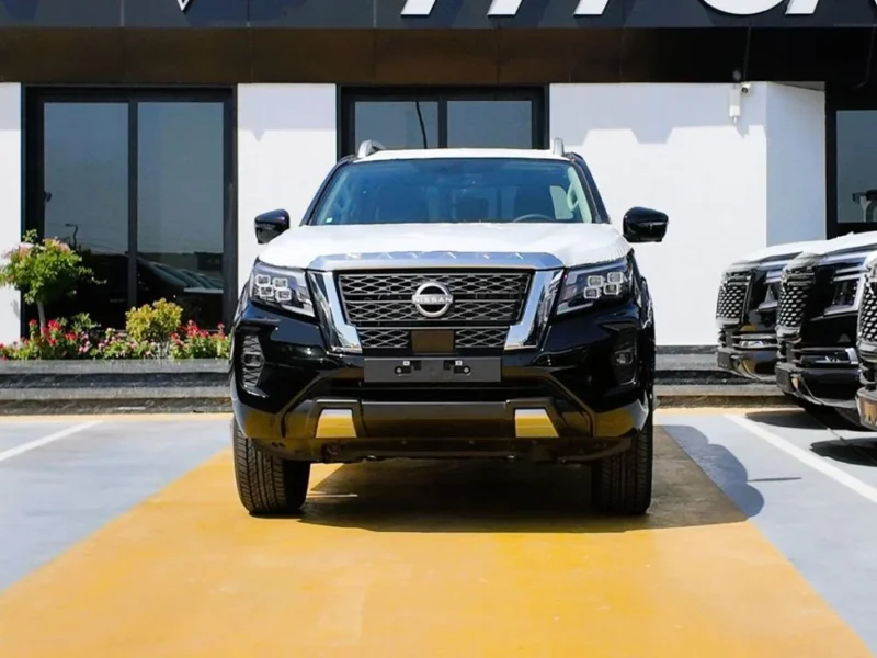 2025 Nissan Navara 2.5 Litres 4 Cylinders Petrol Engine Black Pickup Truck GCC Specs