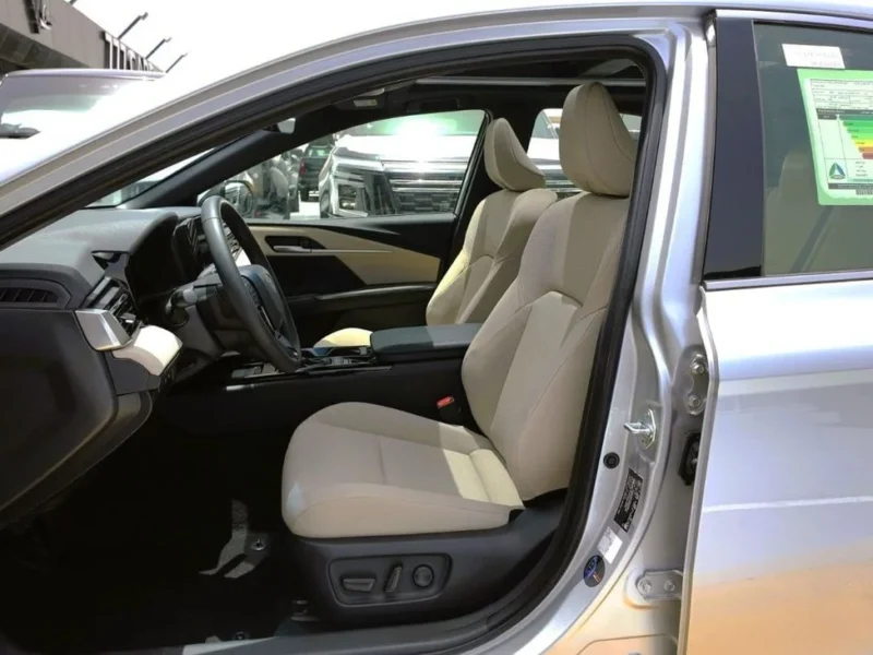 2026 Toyota Camry LE 2.5 Litres 4-Cylinder Petrol Engine Silver Beige Sedan GCC Specs