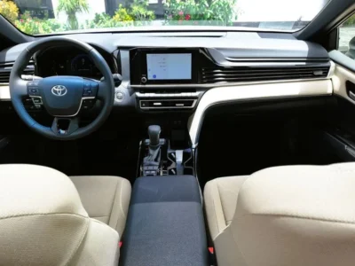 2026 Toyota Camry LE 2.5 Litres 4-Cylinder Petrol Engine Silver Beige Sedan GCC Specs