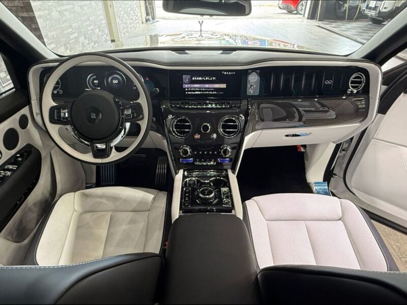 2025 Rolls Royce Cullinan Black Badge 6.8 Litres 12 Cylinders Petrol Engine White SUV