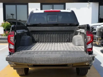 2025 Nissan Navara 2.5 Litres 4 Cylinders Petrol Engine Black Pickup Truck GCC Specs