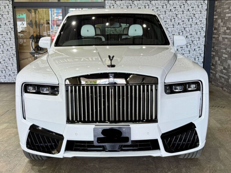 2025 Rolls Royce Cullinan Black Badge 6.8 Litres 12 Cylinders Petrol Engine White SUV