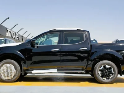 2025 Nissan Navara 2.5 Litres 4 Cylinders Petrol Engine Black Pickup Truck GCC Specs