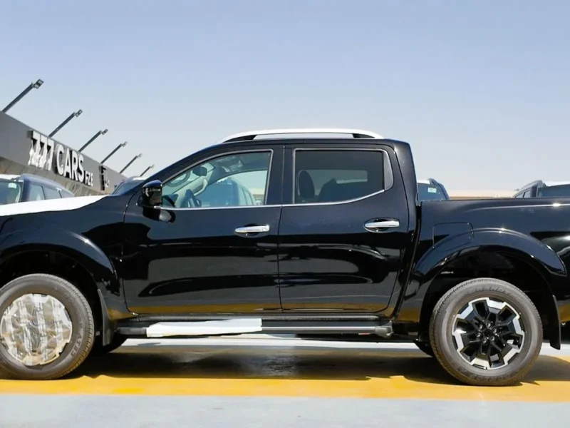 2025 Nissan Navara 2.5 Litres 4 Cylinders Petrol Engine Black Pickup Truck GCC Specs