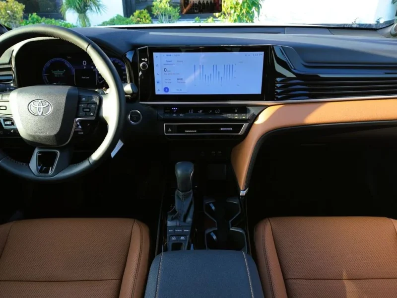 2026 Toyota Camry Lumiere 2.5 Litres Inline 4-Cylinder Hybrid Engine Silver Tan Sedan GCC