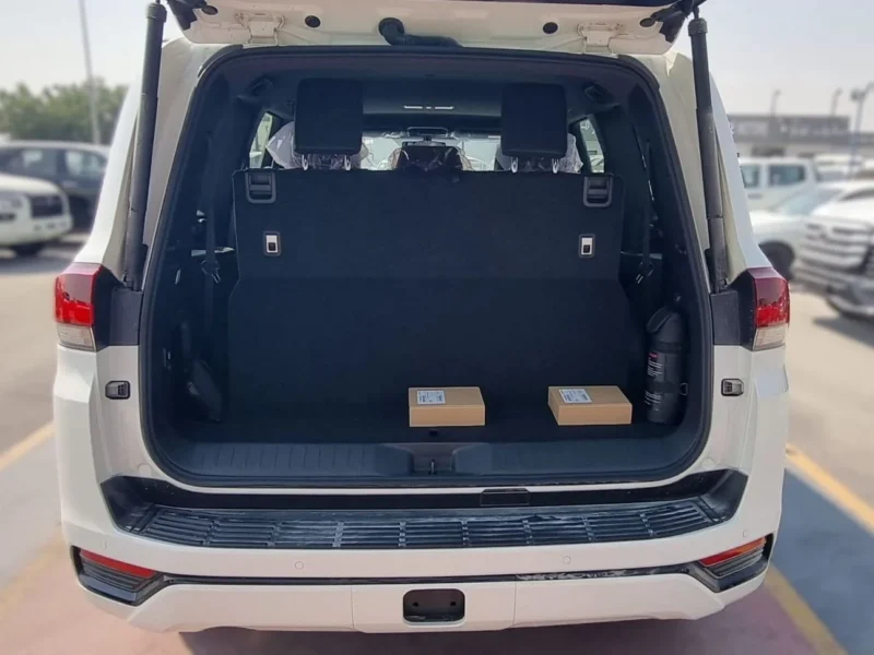 2025 TOYOTA LAND CRUISER 3.3L DIESEL GXR TWIN TURBO 6 Cylinders White Black SUV GCC