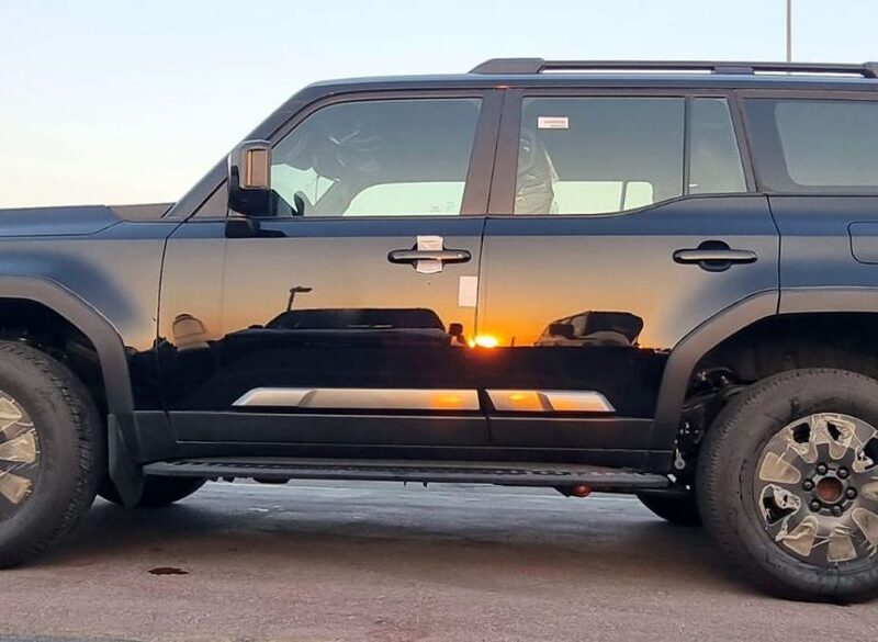 2025 TOYOTA HILUX 2.4L DIESEL GLX4 Cylinders FULL OPTION Black SUV Automatic