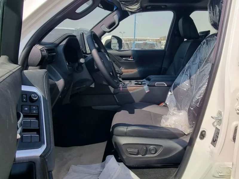 2025 TOYOTA LAND CRUISER 3.3L DIESEL GXR TWIN TURBO 6 Cylinders White Black SUV GCC