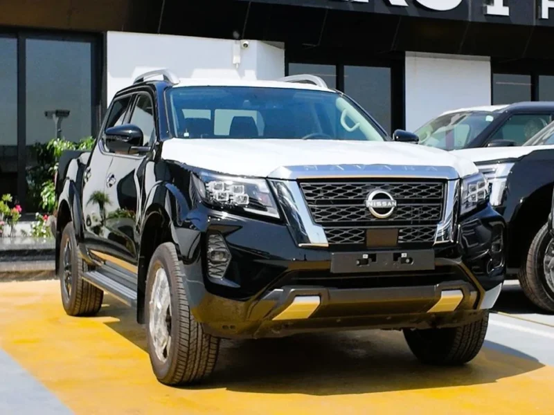 2025 Nissan Navara 2.5 Litres 4 Cylinders Petrol Engine Black Pickup Truck GCC Specs