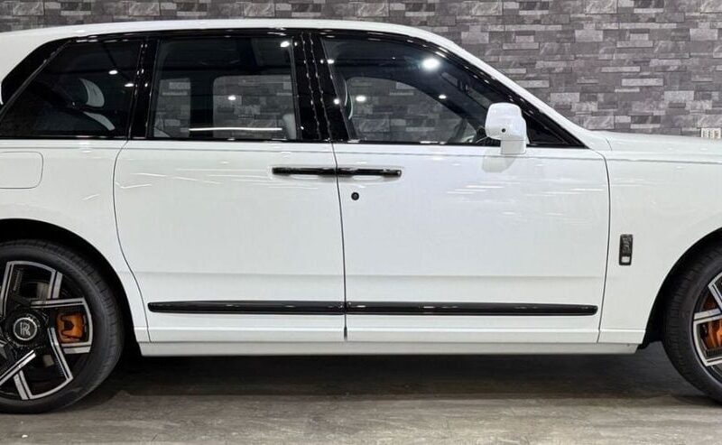 2025 Rolls Royce Cullinan Black Badge 6.8 Litres 12 Cylinders Petrol Engine White SUV