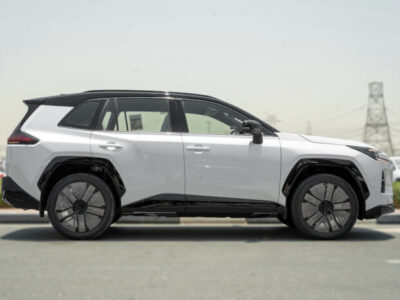 2026 Toyota Rav 4 XSE 2.5 Litres 4-Cylinder Hybrid Petrol Engine White Black SUV Automatic
