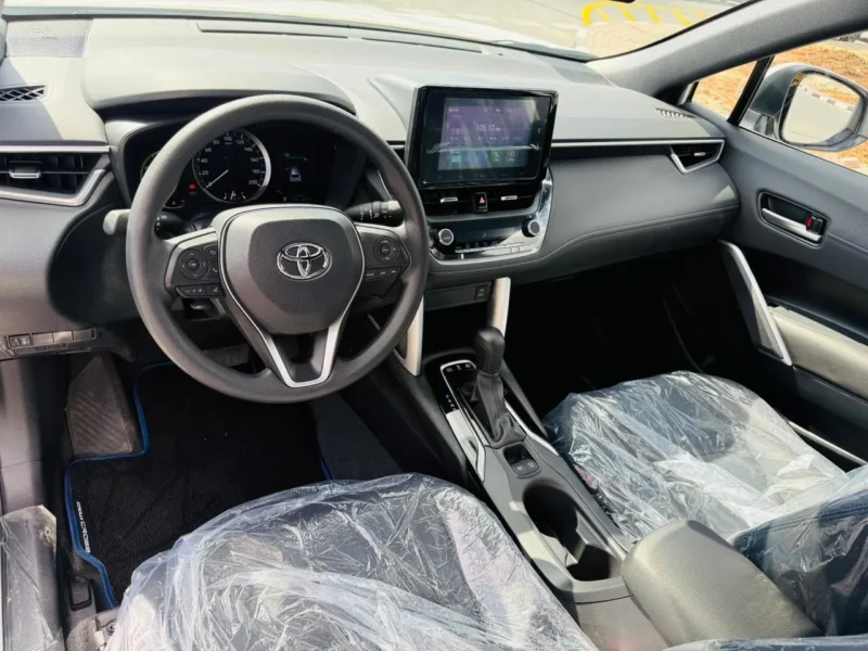 2025 Toyota Corolla Cross 1.8 Litres 4 Cylinders Hybrid Engine White Tan SUV GCC Specs