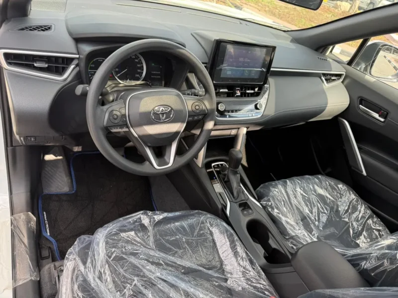 2025 Toyota Corolla Cross 1.8 Litres 4 Cylinders Hybrid Engine White Tan SUV GCC Specs
